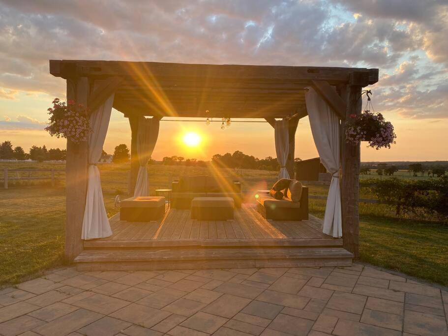 Farmhouse Guest Suite, Pool, Hot Tub, Horses Midhurst Экстерьер фото